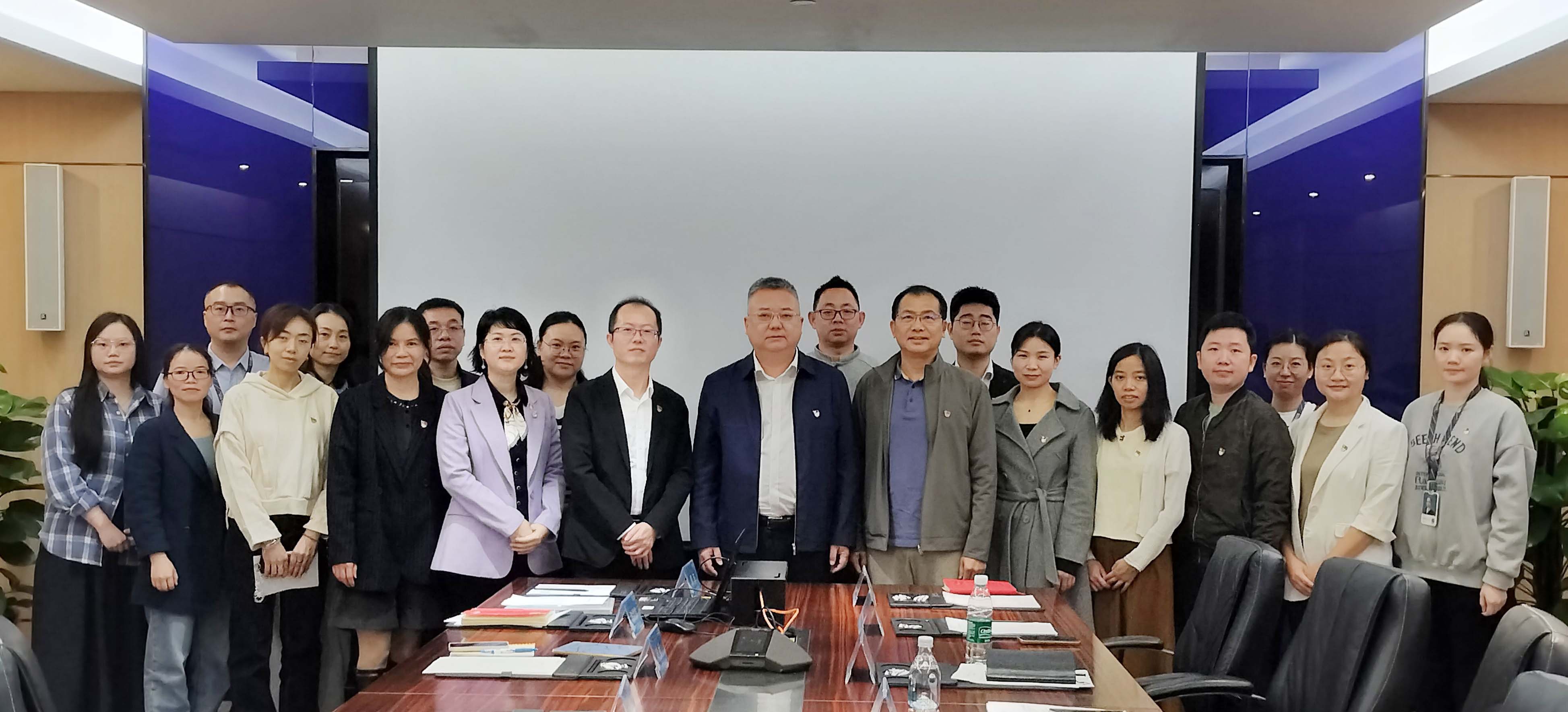 李程任深圳市QG刮刮乐供应链股份有限公司党委书记，钟志华任党委副书记、纪委书记